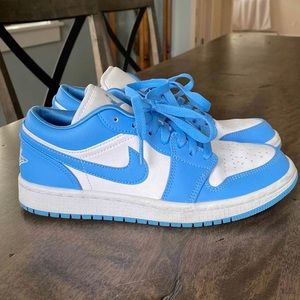 Great condition used authentic Jordan Lows “UNC”